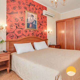 Гостиница Золотые Дюны Витязево Стандартный двухместный номер  с 1 кроватью  № 32"Гламур"-1