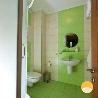 Гостиница Золотые Дюны Витязево Двухместный номер  Улучшенный 1 или 2 отдельными кроватями для № 27 "Диско".-4