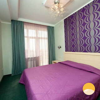 Гостиница Золотые Дюны Витязево Стандартный двухместный номер  с 1 кроватью  № 35 "Хай-Тек"-1