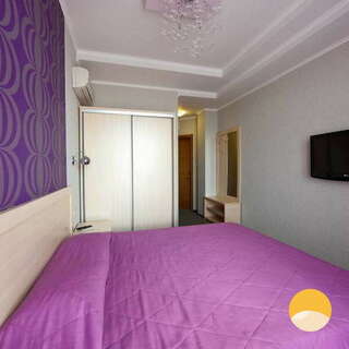 Гостиница Золотые Дюны Витязево Стандартный двухместный номер  с 1 кроватью  № 35 "Хай-Тек"-2