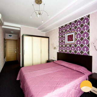 Гостиница Золотые Дюны Витязево Стандартный двухместный номер  с 1 кроватью  № 33 "Эклектика"-2