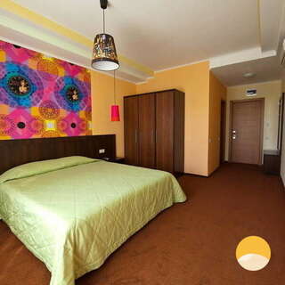 Гостиница Золотые Дюны Витязево Двухместный номер  Улучшенный 1 или 2 отдельными кроватями для № 27 "Диско".-3